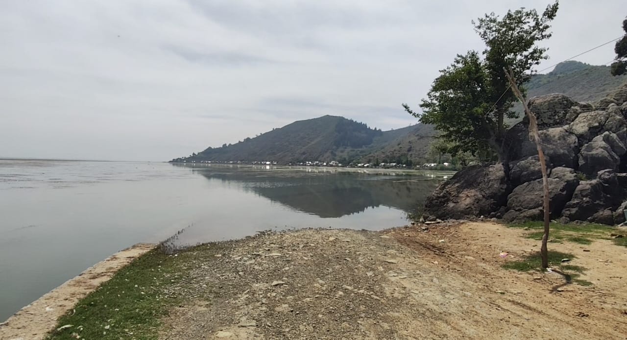 A flooded road leaves Bandipora’s tourist village cut off from its livelihood